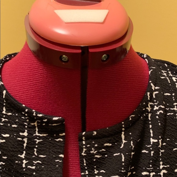 Chic Black and White Print Jacket with Clear bands in the cuff region NWOT - Picture 3 of 11